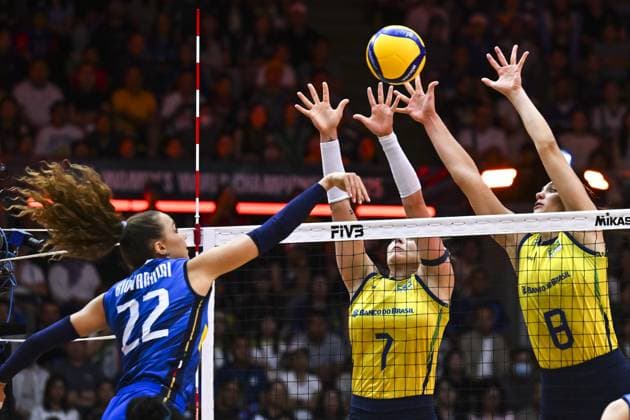 Italy v Brazil - FIVB Women’s World Volleyball Championship BANGKOK, THAILAND - SEPTEMBER 06: Gaia Giovannini (22) of Italy in action during the FIVB Women’s Volleyball World Championship, WM, Weltmeisterschaft semi-final match between Italy and Brazil at Huamark Indoor Stadium in Bangkok, Thailand, on September 06, 2025. Mustafa Hatipoglu Anadolu Banghok Thailand. Editorial use only. Please get in touch for any other usage.  Copyright: x2025xAnadoluxMustafaxHatipoglux