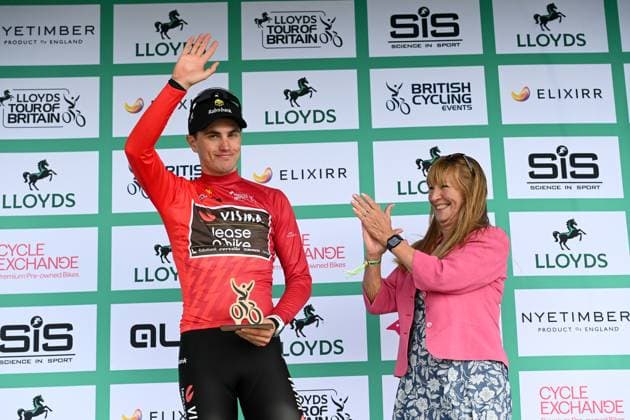 2025 Lloyds Tour of Britain Picture by Simon Wilkinson SWpix.com - 06 09 2025 - Cycling - 2025 Lloyds Tour of Britain - Stage 5: Pontypool to The Tumble - Olav Kooij (Team Visma Lease a Bike) Points Classification Jersey Leader Copyright: x xSWpix.comx(t axPhotographyxHubxLtd)xSimonxWilkinson SWpix.comx SWP-3069-2567
