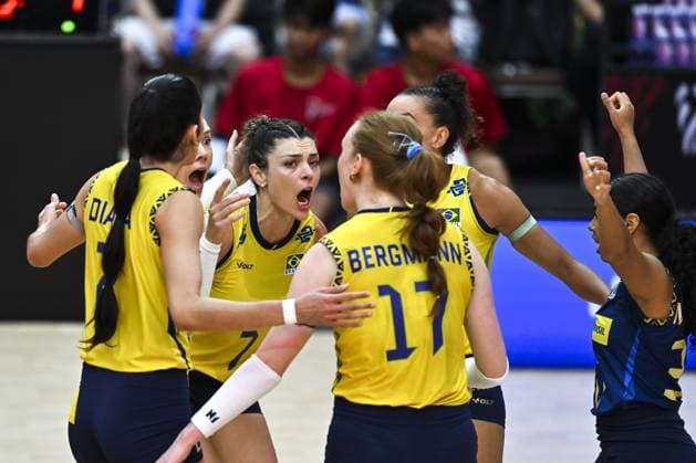 Italy v Brazil - FIVB Women’s World Volleyball Championship BANGKOK, THAILAND - SEPTEMBER 06: Players of Brazil celebrate after scoring a point during the FIVB Women’s Volleyball World Championship, WM, Weltmeisterschaft semi-final match between Italy and Brazil at Huamark Indoor Stadium in Bangkok, Thailand, on September 06, 2025. Mustafa Hatipoglu Anadolu Banghok Thailand. Editorial use only. Please get in touch for any other usage.  Copyright: x2025xAnadoluxMustafaxHatipoglux