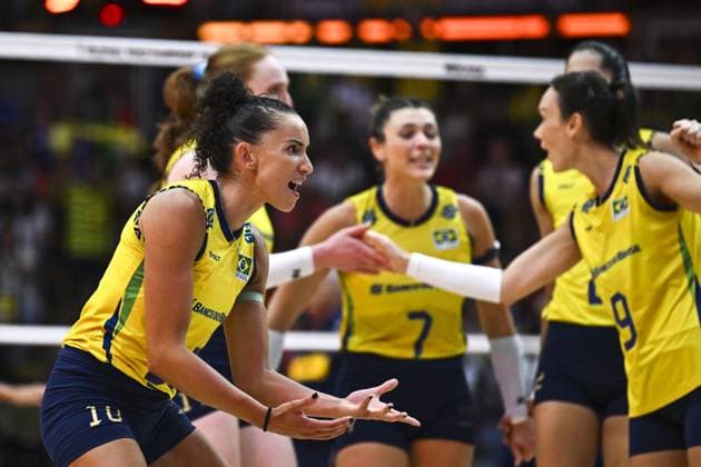 Italy v Brazil - FIVB Women’s World Volleyball Championship BANGKOK, THAILAND - SEPTEMBER 06: Players of Brazil celebrate after scoring a point during the FIVB Women’s Volleyball World Championship, WM, Weltmeisterschaft semi-final match between Italy and Brazil at Huamark Indoor Stadium in Bangkok, Thailand, on September 06, 2025. Mustafa Hatipoglu Anadolu Banghok Thailand. Editorial use only. Please get in touch for any other usage.  Copyright: x2025xAnadoluxMustafaxHatipoglux