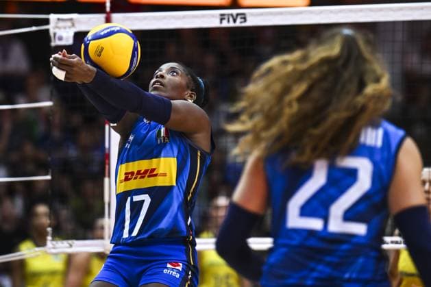 Italy v Brazil - FIVB Women’s World Volleyball Championship BANGKOK, THAILAND - SEPTEMBER 06: Myriam Fatime Sylla (17) of Italy in action during the FIVB Women’s Volleyball World Championship, WM, Weltmeisterschaft semi-final match between Italy and Brazil at Huamark Indoor Stadium in Bangkok, Thailand, on September 06, 2025. Mustafa Hatipoglu Anadolu Banghok Thailand. Editorial use only. Please get in touch for any other usage.  Copyright: x2025xAnadoluxMustafaxHatipoglux