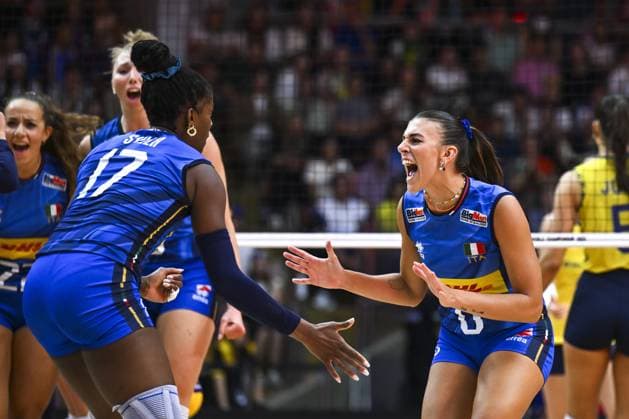 Italy v Brazil - FIVB Women’s World Volleyball Championship BANGKOK, THAILAND - SEPTEMBER 06: Players of Italy celebrate after scoring a point during the FIVB Women’s Volleyball World Championship, WM, Weltmeisterschaft semi-final match between Italy and Brazil at Huamark Indoor Stadium in Bangkok, Thailand, on September 06, 2025. Mustafa Hatipoglu Anadolu Banghok Thailand. Editorial use only. Please get in touch for any other usage.  Copyright: x2025xAnadoluxMustafaxHatipoglux