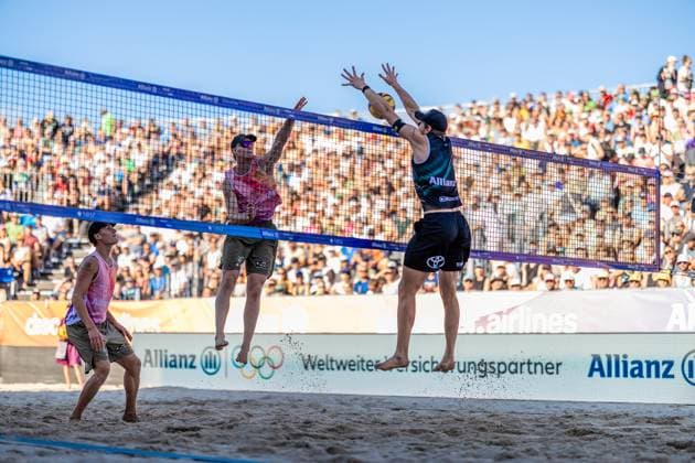 Beach volleyball I German Championships 2025 I Timmendorfer Strand I Day 3 I 06 09 2025 Philipp Konstantin Huster ETV Hamburg hits into the block of Nils Ehlers ETV Hamburg Timmendorfer Strand Schleswig Holstein Germany Copyright: xLobeca JasperxLorenzx