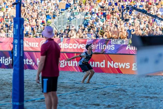 Beach volleyball I German Championships 2025 I Timmendorfer Strand I Day 3 I 06 09 2025 Clemens Wickler ETV Hamburg sets off for the skyball Timmendorfer Strand Schleswig Holstein Germany Copyright: xLobeca JasperxLorenzx