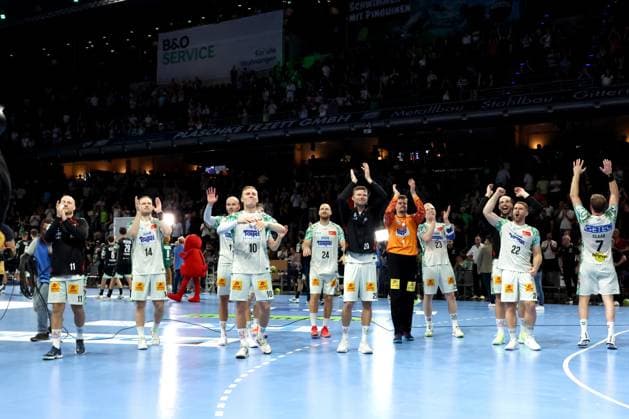 DEU, DHB, 1 HBL, Fuechse Berlin vs SC Magdeburg, 06 09 2025, Max Schmeling Halle, Berlin, DEU, DHB, 1 HBL, Fuechse Berlin vs SC Magdeburg, in the picture Magdeburg players circle nordphotoxGmbHx xEngler nph00076