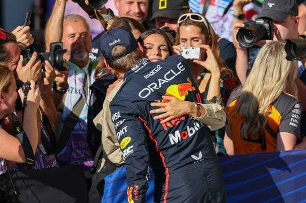 Max Verstappen Oracle Red Bull Racing 1 hugs his partner Kelly Piquet, Qualifying, Italian Grand Prix, Motorsport, Men, Formula 1, 06 09 2025 Monza Lombardy Italy Copyright: xkolbert-press ChristianxKolbertx