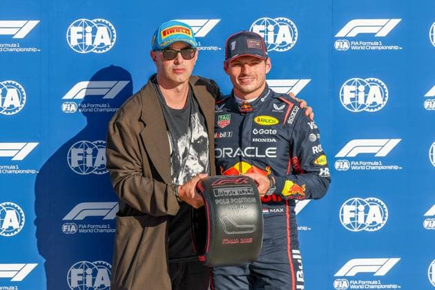 The Pirelli Pole Position Award is presented by Italian artist Nico Vascellari to Max Verstappen Oracle Red Bull Racing 1, Qualifying, Italian Grand Prix, Motorsport, Men, Formula 1, 06 09 2025 Monza Lombardy Italy Copyright: xkolbert-press ChristianxKolbertx