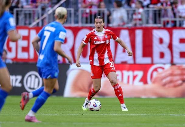 DEU, München, FC Bayern München vs Bayer Leverkusen, Google Pixel Frauen Bundesliga DFB, Saison 2526, Allianz Arena, 1 Spieltag, im Bild f l n r Cornelia Kramer Bayer Leverkusen 7 , Vanessa Gilles Bayern München 2 DFB DFL REGULATIONS PROHIBIT ANY USE OF PHOTOGRAPHS AS IMAGE SEQUENCES AND OR QUASI VIDEO, 06 09 2025, Copyright: HMBxMedia HendrikxHamelau