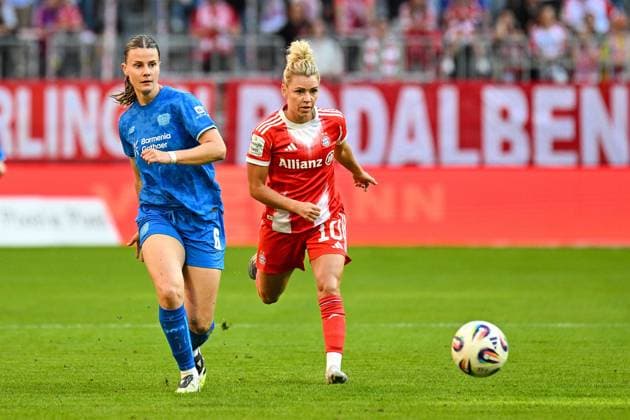 Soccer I Women I Season 2025 2026 I Bundesliga I 1 Matchday I FC Bayern Munich Bayer 04 Leverkusen I 06 09 2025 Katharina Piljic 6, Bayer 04 Leverkusen and Linda Dallmann 10, FC Bayern Munich Munich Allianz Arena Werner Heisenberg Allee 25 Bayern Germany Copyright: xLobeca InesxHähnelx