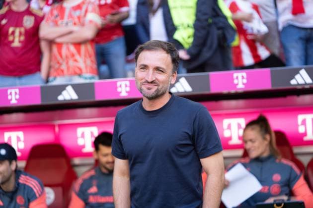 Jose Barcala Coach Bayern at the first matchday of the Google Pixel Womens Bundesliga FC Bayern Munich Bayer 04 Leverkusen on 06 09 2025 Munich Allianz Arena Bayern Germany