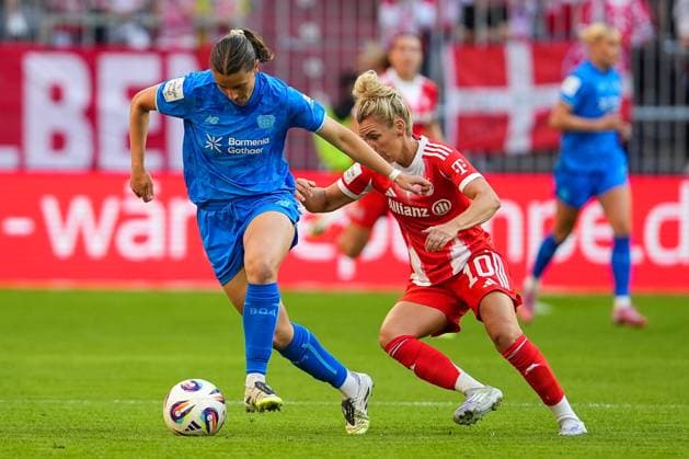 Soccer Womens Bundesliga, Matchday 1, FC Bayern Munich Bayer Leverkusen on 06 09 2025 in Munich Allianz Arena , Germany, Season 2025 2026 DFL REGULATIONS PROHIBIT ANY USE OF PHOTOGRAPHS AS IMAGE SEQUENCES AND OR QUASI VIDEO With ball Katharina Piljic 6, LEV in duel with Linda Dallmann 10, FCB Munich Allianz Arena Germany Copyright: xChristophxKinzingerx