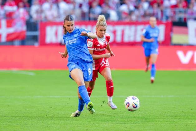 Katharina Piljic 6, Bayer 04 Leverkusen in the background Linda Dallmann 10, FC Bayern Munich at the match between FC Bayern Munich v Bayer 04 Leverkusen, Football, Women, Google Pixel Womens Bundesliga, 2025 2026, 1 Matchday on 06 09 2025 in Munich, Allianz Arena DFL and DFB regulations prohibit any use of photographs as image sequences and or quasi video Bayern Germany