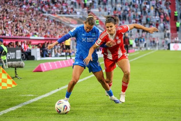 Carlotta Wamser Bayer Leverkusen, 37 , Jovana DamnjanoviÄ‡ Bayern Munich, 9 Soccer Womens Bundesliga, Matchday 1, FC Bayern Munich vs Bayer 04 Leverkusen on 06 09 2025 in Munich Allianz Arena , Germany Munich Allianz Arena Germany Copyright: xFranzxReindelx