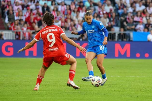 Carlotta Wamser Bayer Leverkusen, 37 , Jovana DamnjanoviÄ‡ Bayern Munich, 9 Soccer Womens Bundesliga, 1 Matchday, FC Bayern Munich vs Bayer 04 Leverkusen on 06 09 2025 in Munich Allianz Arena , Germany Munich Allianz Arena Germany Copyright: xFranzxReindelx