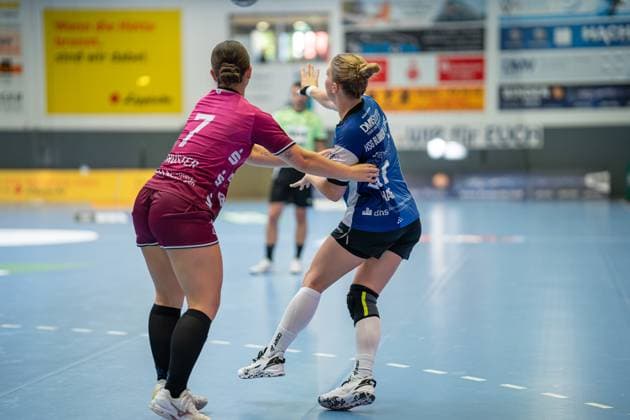 HSG Blomberg Lippe GER vs TUS Metzingen GER , Handball, 1 Handball Bundesliga Women, 2 Matchday, 06 09 2025, Season 2025 2026, Blomberg Sabrina Troester TUS Metzingen, 07 and Alexia Hauf HSG Blomberg Lippe, 31 in duel Blomberg Sporthalle an der Ulmenallee Germany