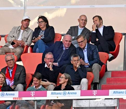 06 09 2025, Google Pixel Womens Football Bundesliga 2025 2026, 1 matchday, FC Bayern Munich Bayer 04 Leverkusen, in the Allianz Arena Munich, from left President Uli Hoeneß FC Bayern Munich, Hoeness and Chairman of the Board Jan Christian Dreesen FC Bayern Munich and President Herbert Hainer FC Bayern above DFB President Bernd Neuendorf Germany and Lothar Mathäus