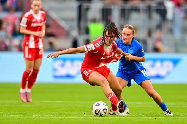 v li Jovana Damnjanovic FC Bayern Munich, FCB, 9 Sofie Zdebel Bayer Leverkusen, 16 in duel, duel, tackle, dynamics, action, action, 06 09 2025, Munich Germany , Football, Google Pixel Women Bundesliga, FC Bayern Munich Bayer Leverkusen, DFB DFL REGULATIONS PROHIBIT ANY USE OF PHOTOGRAPHS AS IMAGE SEQUENCES AND OR QUASI VIDEO xslx