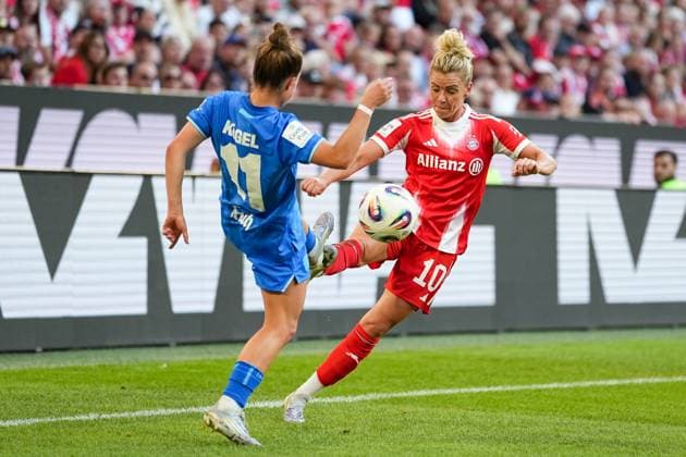 Soccer Womens Bundesliga, Matchday 1, FC Bayern Munich Bayer Leverkusen on 06 09 2025 in Munich Allianz Arena , Germany, Season 2025 2026 DFL REGULATIONS PROHIBIT ANY USE OF PHOTOGRAPHS AS IMAGE SEQUENCES AND OR QUASI VIDEO Linda Dallmann 10, FCB in duel with Kristin Kögel 11, LEV for the ball Munich Allianz Arena Germany Copyright: xChristophxKinzingerx