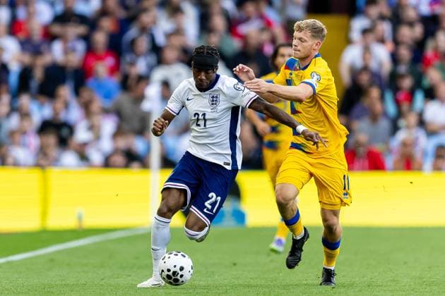 England v Andorra 2026 FIFA World Cup, WM, Weltmeisterschaft, Fussball Qualifier 06 09 2025. England Noni Madueke (21) battles for possession during the 2026 FIFA World Cup Qualifier match between England and Andorra at Villa Park, Birmingham, England on 6 September 2025. Birmingham Villa Park West Midlands England Editorial use only , Copyright: xManjitxNarotrax PSI-22763-0005