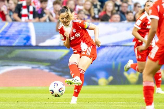 Sarah Zadrazil 25 FC Bayern Muenchen Frauen , FC Bayern Frauen Muenchen Bayer 04 Leverkusen, Google Pixel Frauenbundesliga, 1 Spieltag, 06 09 25 DFB regulations prohibit any use of photographs as image sequences and or quasi video kolbert press Muenchen Bayern Germany Copyright: xkolbert-press UlrichxGamelx