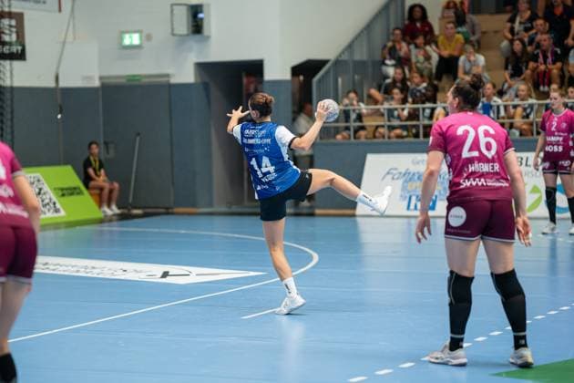 HSG Blomberg Lippe GER vs TUS Metzingen GER , Handball, 1 Handball Bundesliga Women, 2 Matchday, 06 09 2025, Season 2025 2026, Blomberg Ona Vegue HSG Blomberg Lippe, 14 at a 7 meter throw Blomberg Sporthalle an der Ulmenallee Germany