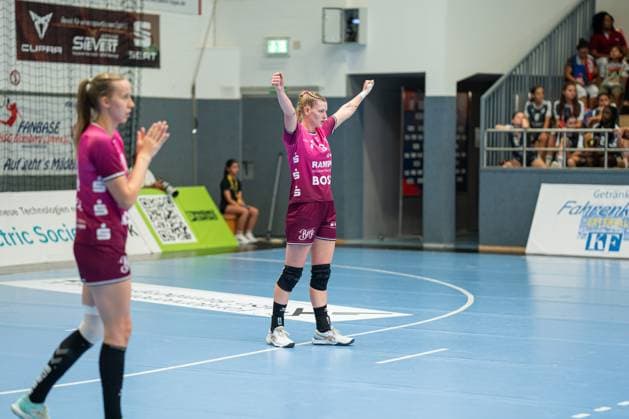 HSG Blomberg Lippe GER vs TUS Metzingen GER , Handball, 1 Handball Bundesliga Women, 2 Matchday, 06 09 2025, Season 2025 2026, Blomberg Naina Klein TUS Metzingen, 09 cheers after a goal Blomberg Sporthalle an der Ulmenallee Germany