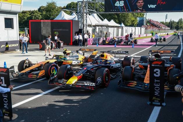 Foto IPP Enrico Schiavi Monza 06-09-2025 Formula 1 - F1 Gran Premio di Italia 2025 Qualifiche nella foto: da sx. Lando Norris - McLaren con Max Verstappen - Red Bull Racing ed Oscar Piastri - McLaren Monza italy ITALIA ITALY  Copyright: xR4924_italyphotopressx