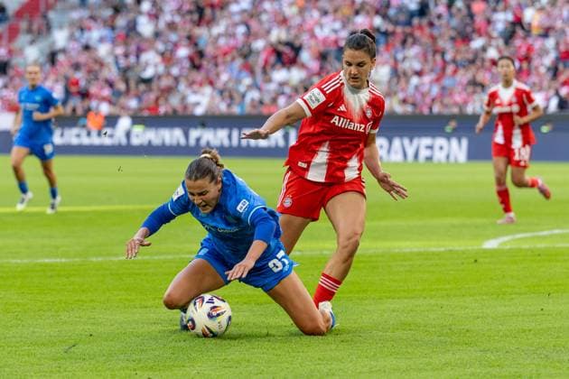 Fight for the ball duel between Carlotta Wamser Bayer 04 Leverkusen, 37 and Jovana Damnjanovic FC Bayern Muenchen Frauen, 09 FC Bayern Muenchen Frauen vs Bayer 04 Leverkusen, Soccer, Google Pixel Women Bundesliga, 1 Matchday, Season 2025 2026, 06 09 2025 DFL DFB REGULATIONS PROHIBIT ANY USE OF PHOTOGRAPHS as IMAGE SEQUENCES and or QUASI VIDEO FC Bayern Muenchen Frauen vs Bayer 04 Leverkusen, Football, Google Pixel Frauen Bundesliga, 1 Spieltag, Saison 2025 2026, 06 09 2025 Muenchen Copyright: xEibner-Pressefoto HeikexFeinerx EP_HFR