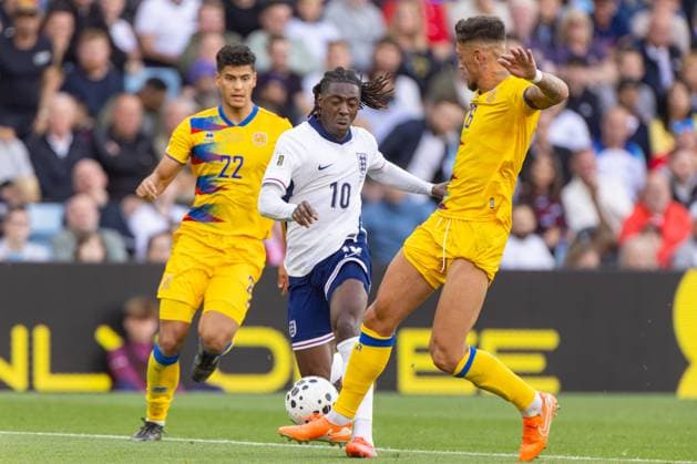 Football - FIFA World Cup, WM, Weltmeisterschaft, Fussball 2026 Qualifying - Group K - England v Andorra BIRMINGHAM, ENGLAND - Friday, September 5, 2025: England s Eberechi Eze is challenged by Andorra s Christian Garcia during the FIFA World Cup 2026 Qualifying Group K match between England and Andorra at Villa Park. (Photo by David Rawcliffe Propaganda) BIRMINGHAM Villa Park WEST MIDLANDS ENGLAND  Copyright: xDavidxRawcliffex P2025-09-06-England_Andorra-69