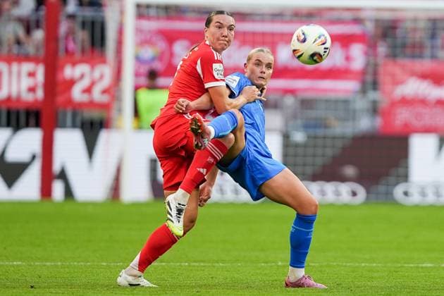 Soccer Womens Bundesliga, Matchday 1, FC Bayern Munich Bayer Leverkusen on 06 09 2025 in Munich Allianz Arena , Germany, Season 2025 2026 DFL REGULATIONS PROHIBIT ANY USE OF PHOTOGRAPHS AS IMAGE SEQUENCES AND OR QUASI VIDEO duel for the ball between Vanessa Gilles 2, FCB and Cornelia Kramer 7, LEV Munich Allianz Arena Germany Copyright: xChristophxKinzingerx