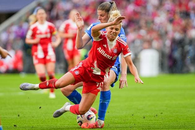 Soccer Womens Bundesliga, Matchday 1, FC Bayern Munich Bayer Leverkusen on 06 09 2025 in Munich Allianz Arena , Germany, Season 2025 2026 DFL REGULATIONS PROHIBIT ANY USE OF PHOTOGRAPHS AS IMAGE SEQUENCES AND OR QUASI VIDEO Linda Dallmann 10, FCB in duel with Lilla Turanyi 24, LEV Munich Allianz Arena Germany Copyright: xChristophxKinzingerx