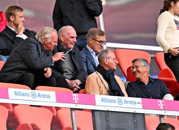 06 09 2025, Google Pixel Womens Football Bundesliga 2025 2026, 1 matchday, FC Bayern Munich Bayer 04 Leverkusen, in the Allianz Arena Munich, from left to right President Uli Hoeneß FC Bayern Munich, Hoeness , Chairman of the Board Jan Christian Dreesen FC Bayern Munich and President Herbert Hainer FC Bayern