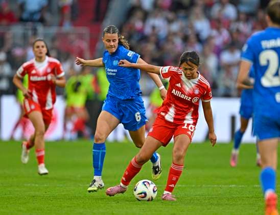 06 09 2025, Google Pixel Womens Soccer Bundesliga 2025 2026, Matchday 1, FC Bayern Munich Bayer 04 Leverkusen, at the Allianz Arena Munich, f l Katharina Piljic Bayer 04 Leverksuen vs Momoko Tanikawa FC Bayern Munich
