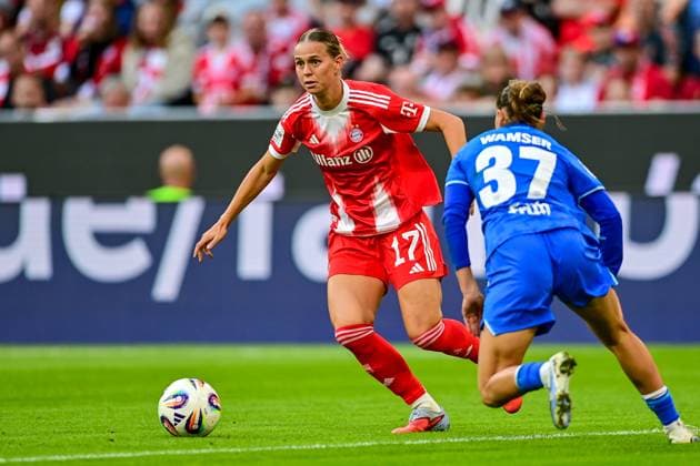 v li Klara Bühl FC Bayern München, FCB, 17 Carlotta Wamser Bayer Leverkusen, 37 in duel, duel, tackle, dynamic, action, action, 06 09 2025, Munich Germany , Football, Google Pixel Women Bundesliga, FC Bayern München Bayer Leverkusen, DFB DFL REGULATIONS PROHIBIT ANY USE OF PHOTOGRAPHS AS IMAGE SEQUENCES AND OR QUASI VIDEO xslx