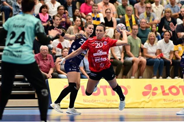 Handball I Women I Season 2025 2026 I 1 HBF I 2 Matchday I Buxtehuder SV Thüringer SV I 06 09 2025 Throw Jana Scheib 20, Thüringer HC Buxtehude Halle Nord Niedersachsen Germany Copyright: xLobeca FelixxSchlikisx