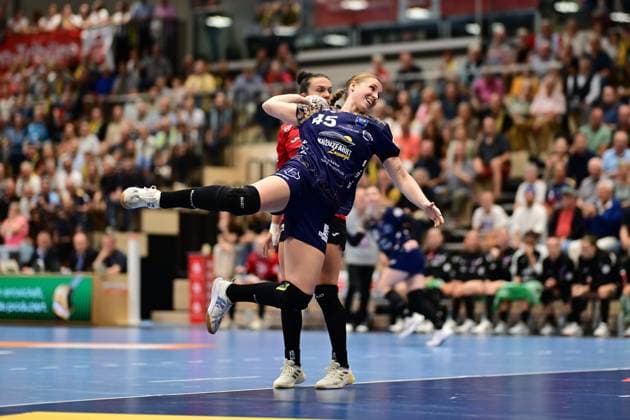 Handball I Women I Season 2025 2026 I 1 HBF I 2 Matchday I Buxtehuder SV Thüringer SV I 06 09 2025 Throw Jolina Huhnstock 45, Buxtehuder Sportverein Buxtehude Halle Nord Niedersachsen Germany Copyright: xLobeca FelixxSchlikisx