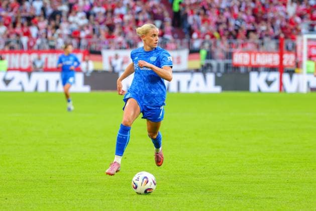 Cornelia Kramer 7, Bayer 04 Leverkusen at the match between FC Bayern Munich v Bayer 04 Leverkusen, Football, Women, Google Pixel Women Bundesliga, 2025 2026, 1 Matchday on 06 09 2025 in Munich, Allianz Arena DFL and DFB regulations prohibit any use of photographs as image sequences and or quasi video Bayern Germany