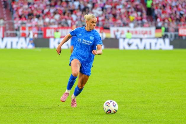 Cornelia Kramer 7, Bayer 04 Leverkusen at the match between FC Bayern Munich v Bayer 04 Leverkusen, Football, Women, Google Pixel Women Bundesliga, 2025 2026, 1 Matchday on 06 09 2025 in Munich, Allianz Arena DFL and DFB regulations prohibit any use of photographs as image sequences and or quasi video Bayern Germany