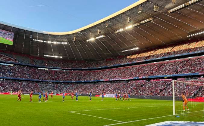 06 09 2025, Google Pixel Womens Soccer Bundesliga 2025 2026, 1 matchday, FC Bayern Munich Bayer 04 Leverkusen, in the Allianz Arena Munich, record attendance for womens soccer in the Womens Bundesliga
