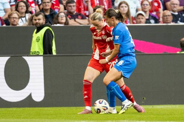 Franziska Kett 20 FC Bayern Muenchen Frauen in duel with Katharina Piljic 6 Bayer 04 Leverkusen , FC Bayern Frauen Muenchen Bayer 04 Leverkusen, Google Pixel Frauenbundesliga, 1 Spieltag, 06 09 25 DFB regulations prohibit any use of photographs as image sequences and or quasi video kolbert press Muenchen Bayern Germany Copyright: xkolbert-press UlrichxGamelx