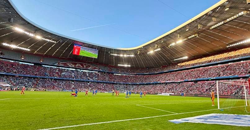 06 09 2025, Google Pixel Womens Football Bundesliga 2025 2026, 1 matchday, FC Bayern Munich Bayer 04 Leverkusen, in the Allianz Arena Munich, record attendance for womens football in the Womens Bundesliga