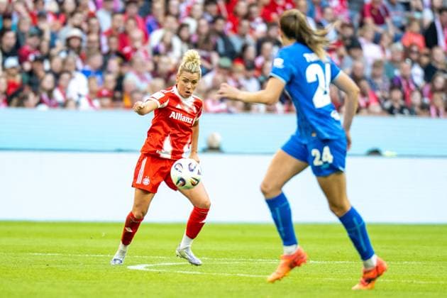 Linda Dallmann 10 FC Bayern Muenchen Frauen , FC Bayern Frauen Muenchen Bayer 04 Leverkusen, Google Pixel Frauenbundesliga, 1 Spieltag, 06 09 25 DFB regulations prohibit any use of photographs as image sequences and or quasi video kolbert press Muenchen Bayern Germany Copyright: xkolbert-press UlrichxGamelx