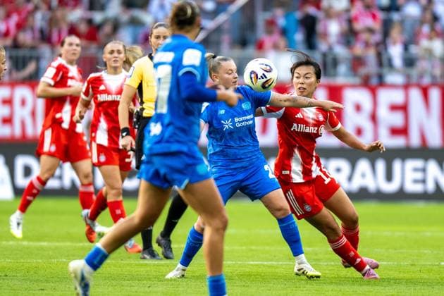 Momoko Tanikawa 18 FC Bayern Muenchen Frauen in duel with Vanessa Fudalla 21 Bayer 04 Leverkusen , FC Bayern Frauen Muenchen Bayer 04 Leverkusen, Google Pixel Frauenbundesliga, 1 Spieltag, 06 09 25 DFB regulations prohibit any use of photographs as image sequences and or quasi video kolbert press Muenchen Bayern Germany Copyright: xkolbert-press UlrichxGamelx