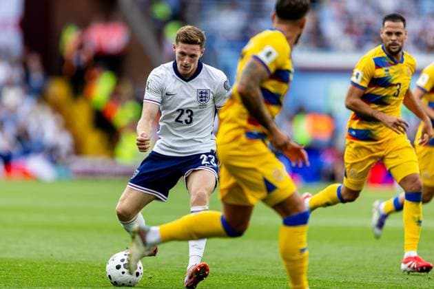 England v Andorra 2026 FIFA World Cup, WM, Weltmeisterschaft, Fussball Qualifier 06 09 2025. England midfielder Elliot Henderson (23) plays a pass during the 2026 FIFA World Cup Qualifier match between England and Andorra at Villa Park, Birmingham, England on 6 September 2025. Birmingham Villa Park West Midlands England Editorial use only , Copyright: xManjitxNarotrax PSI-22763-0017