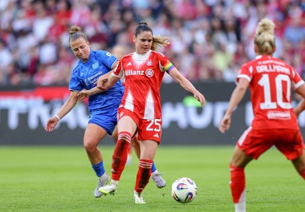 DEU, München, FC Bayern München vs Bayer Leverkusen, Google Pixel Frauen Bundesliga DFB, Saison 2526, Allianz Arena, 1 Spieltag, im Bild f l n r Kristin Kögel Bayer Leverkusen 11 , Sarah Zadrazil Bayern München 25 DFB DFL REGULATIONS PROHIBIT ANY USE OF PHOTOGRAPHS AS IMAGE SEQUENCES AND OR QUASI VIDEO, 06 09 2025, Copyright: HMBxMedia HendrikxHamelau