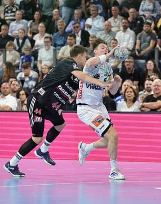 06 09 2025 Handball 1 Bundesliga DAIKIN HBL Season 2025 2026 03 Matchday HC Erlangen Metropolregion Nürnberg HCE Frisch Auf Göppingen DaMa xdaxmax Christoph Steinert 44, HC Erlangen HCE Oskar Sunnefeldt 27, Frisch Auf Göppingen