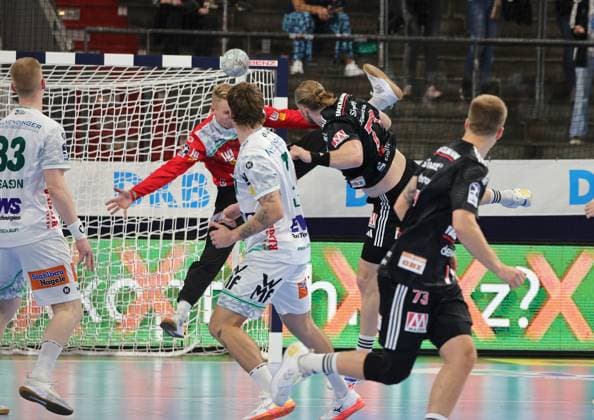 06 09 2025 Handball 1 Bundesliga DAIKIN HBL Season 2025 2026 03 Matchday HC Erlangen Metropolregion Nürnberg HCE Frisch Auf Göppingen DaMa xdaxmax Kristian Saeveras 12, Frisch Auf Göppingen Maciej Gebala 77, HC Erlangen HCE