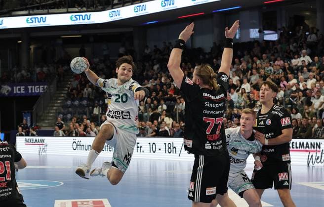 06 09 2025 Handball 1 Bundesliga DAIKIN HBL Season 2025 2026 03 Matchday HC Erlangen Metropolregion Nürnberg HCE Frisch Auf Göppingen DaMa xdaxmax Ludvig Hallbäck Hallbaeck 20, Frisch Auf Göppingen Maciej Gebala 77, HC Erlangen HCE