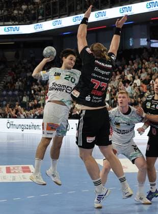 06 09 2025 Handball 1 Bundesliga DAIKIN HBL Season 2025 2026 03 Matchday HC Erlangen Metropolregion Nürnberg HCE Frisch Auf Göppingen DaMa xdaxmax Ludvig Hallbäck Hallbaeck 20, Frisch Auf Göppingen Maciej Gebala 77, HC Erlangen HCE