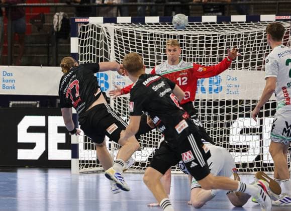 06 09 2025 Handball 1 Bundesliga DAIKIN HBL Season 2025 2026 03 Matchday HC Erlangen Metropolregion Nürnberg HCE Frisch Auf Göppingen DaMa xdaxmax Maciej Gebala 77, HC Erlangen HCE Kristian Saeveras 12, Frisch Auf Göppingen